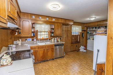 125 Paulomar Dr, Selmer, TN 38375 - photo 6