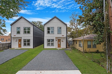 8205 Moon Beam St unit B, Houston, TX 77088 - photo 2