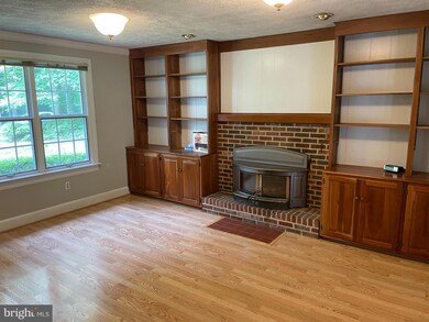 7140 Persimmon Ln, Owings, MD 20736 - photo 3