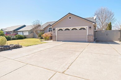 119 Meadowbrook Dr, Central Point, OR 97502 - photo 3