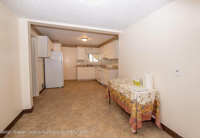 Kitchen & Diningroom