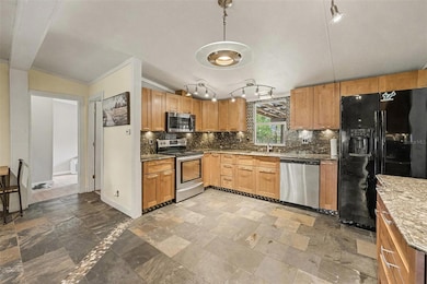 5601 Joyce Sheffield Ln, Plant City, FL 33565 - photo 7