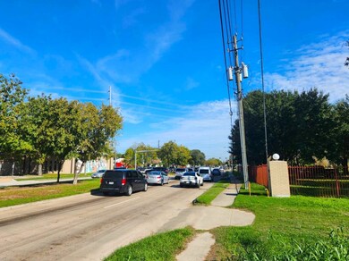 1711 S Victory Dr, Houston, TX 77088 - photo 2