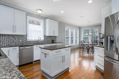 kitchenfulltodinette