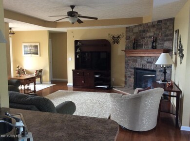 424 Persimmon Dr, Mount Washington, KY 40047 - photo 5