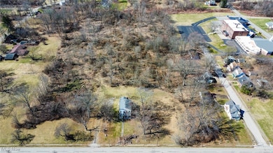 1720 Jacobs Rd, Youngstown, OH 44505 - photo 2