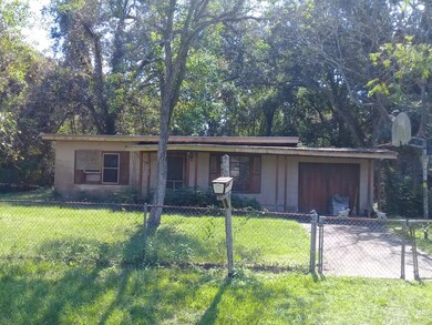 2010 Merlin St, Bay City, TX 77414 - photo 2