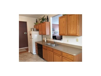 8857 Ashlyn Ct unit 15B, Olmsted Falls, OH 44138 - photo 2