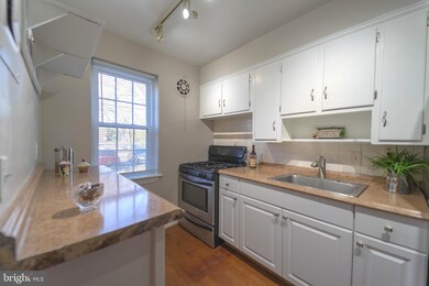 6502 Boulevard View unit A1, Alexandria, VA 22307 - photo 4