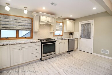 69 Jaffe St, Staten Island, NY 10314 - photo 5