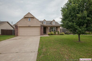 Beautiful yard, convenient location close to shopp
