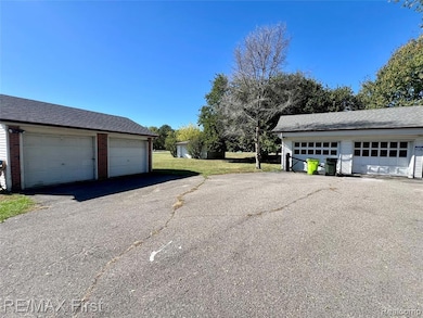16320 Masonic Blvd, Fraser, MI 48026 - photo 3