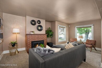 10-2328 E Diamond Ave-010