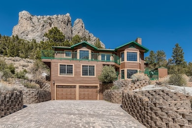 Inviting curb appeal w/newer ext. paint, stacked s