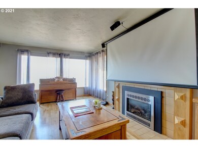 2313 E 10th St, the Dalles, OR 97058 - photo 5