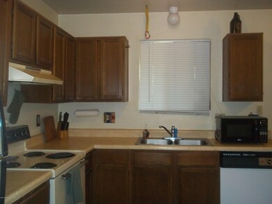 1408 E 8th 072