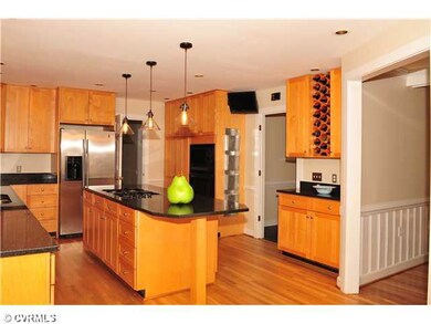 Kitchen - Fabulous kitchen with newer cabinets, gr