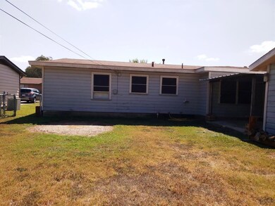 1308 Rose Ave, Cleburne, TX 76033 - photo 5