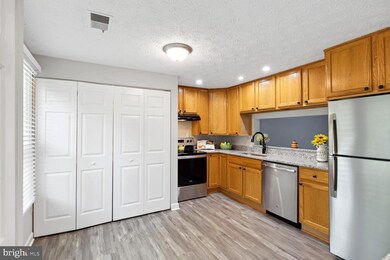 10601 Delfield Ct, Laurel, MD 20723 - photo 4