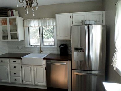 1 Vaughn St, Greenville, RI 02828 - photo 5