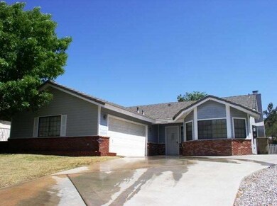 18170 Country Glen Ln, Victorville, CA 92395 - photo 2