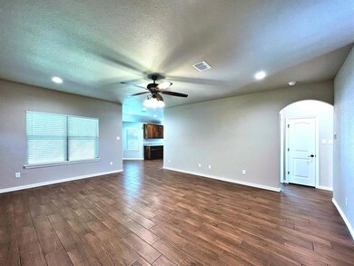 219 Clover Cir, Weatherford, TX 76086 - photo 3