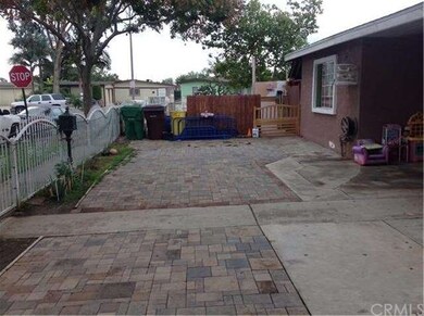 View of the front yard of the front unit.