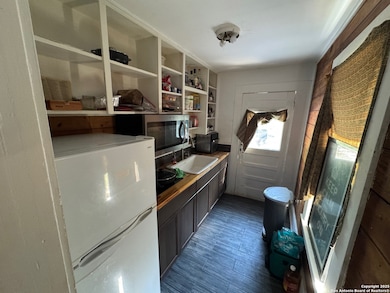 202 Weaver St, San Antonio, TX 78210 - photo 5