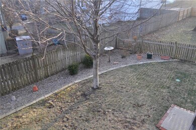 8545 Oakview Dr, Lenexa, KS 66215 - photo 6