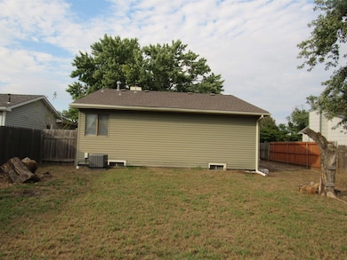 907 E Idlewild Dr, Wichita, KS 67216 - photo 2