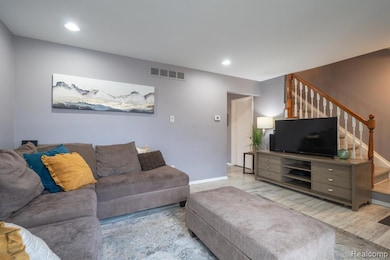 24533 Seaton Circuit E unit 16, Warren, MI 48091 - photo 4