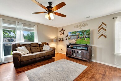 1426 Barras St, Alvin, TX 77511 - photo 5