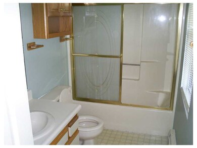 565 Quaker Ln unit 98, West Warwick, RI 02893 - photo 3