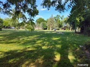 21438 Meridian Rd, Grosse Ile, MI 48138 - photo 2