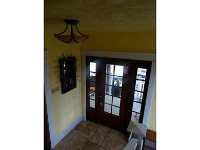 Entry/Foyer.