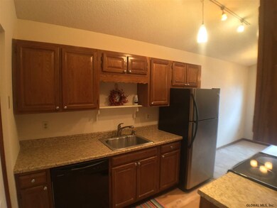 703 Cambridge Manor Dr, Schenectady, NY 12302 - photo 3