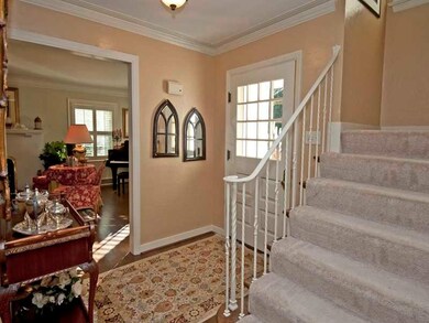 Entry/Foyer.