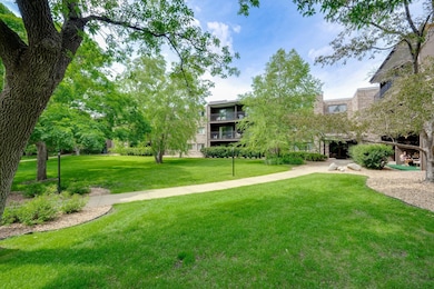 The Heatherton unit 201, Edina, MN 55435 - photo 3