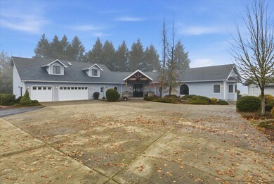 3601 Campus View Dr, Grants Pass, OR 97527 - photo 2