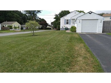 33 Novelty Rd, Warwick, RI 02889 - photo 3