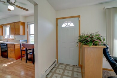 1347 S Fish Hatchery Rd, Oregon, WI 53575 - photo 5