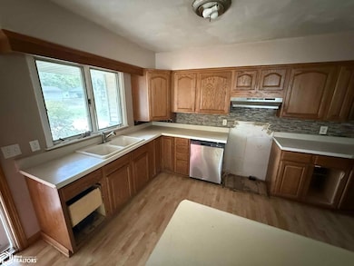 514 W Vine St, Mount Pleasant, IA 52641 - photo 7