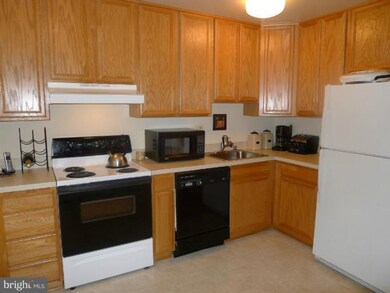 1515 Lowell Ct unit 7, Crofton, MD 21114 - photo 4