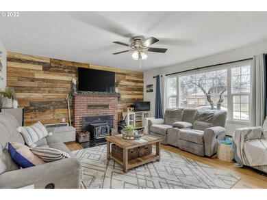 582 N Knights Bridge Rd, Canby, OR 97013 - photo 6