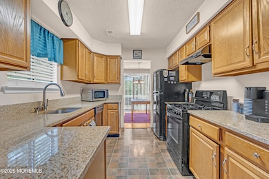 39 Hampshire Dr, Plainsboro, NJ 08536 - photo 6