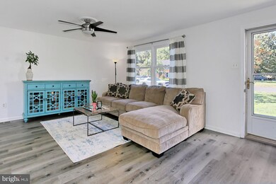 2567 Viking Dr, Herndon, VA 20171 - photo 6