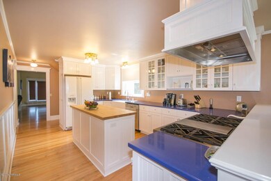 Charming Country Kitchen