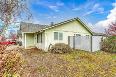 548 & 554 Brittni Ln, Central Point, OR 97502 - photo 5