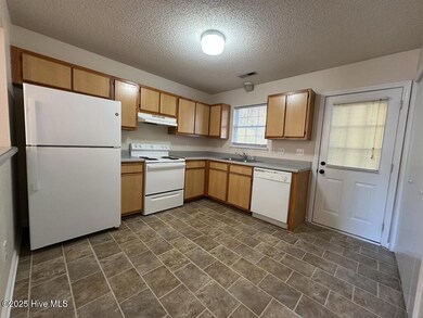 105 Live Oak Ct, Midway Park, NC 28544 - photo 4