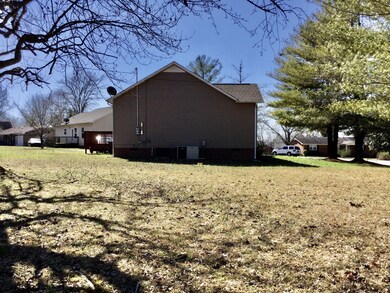 401 S Hillcrest Dr, Shelbyville, TN 37160 - photo 3